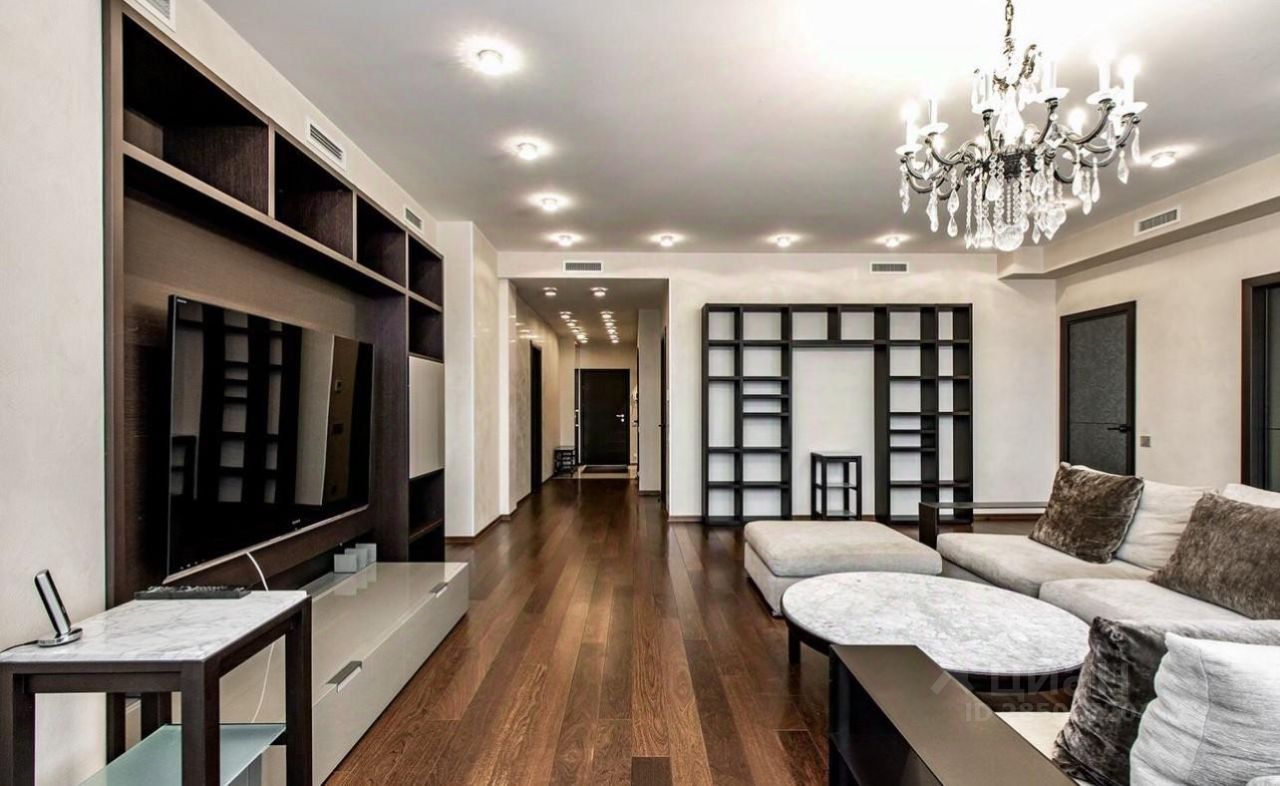 Аренда 4-комн квартиры на вторичном рынке Каменноостровский проспект, 40а