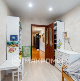 Продажа 4-комн квартиры на вторичном рынке Тореза пр-кт,  д. 9