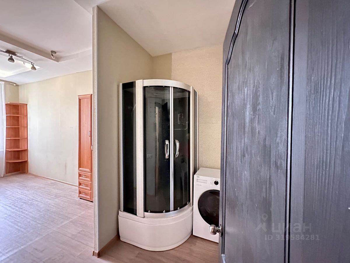 Продажа 3-комн квартиры на вторичном рынке Косая линия, 24/25