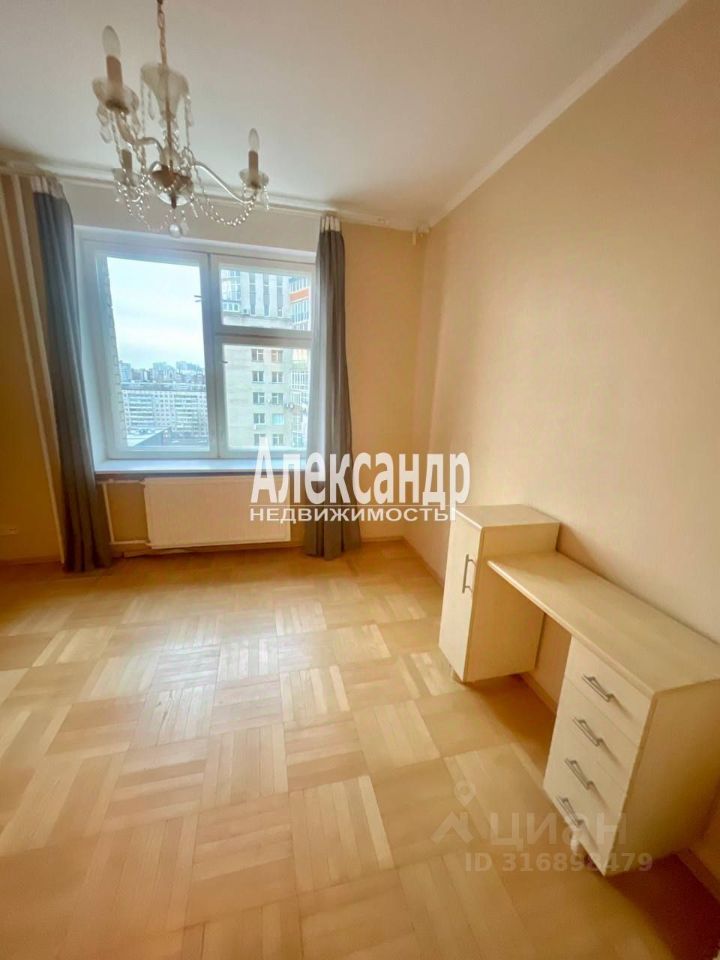 Продажа 4-комн квартиры на вторичном рынке улица Ивана Фомина, 14к2