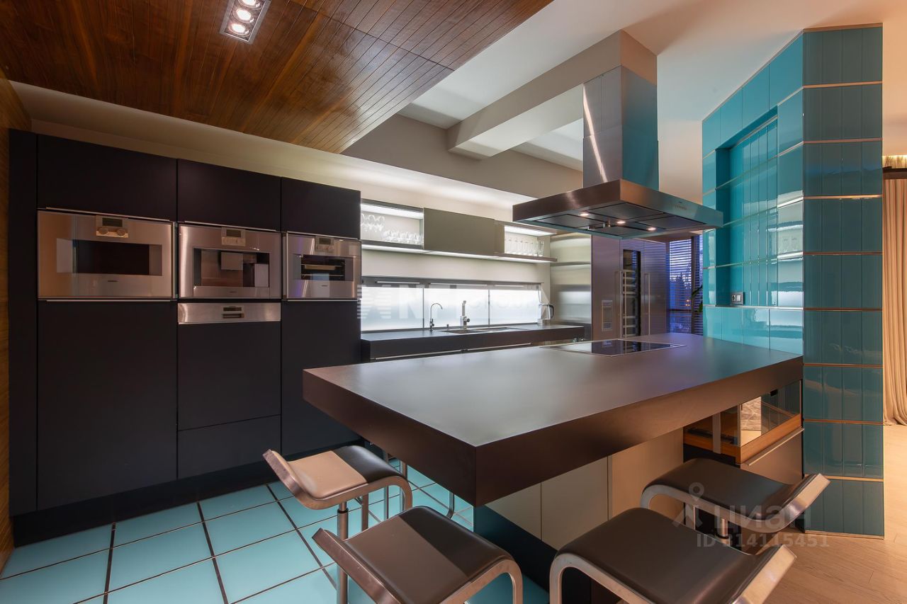 Продажа 4-комн квартиры на вторичном рынке улица Рюхина, 10