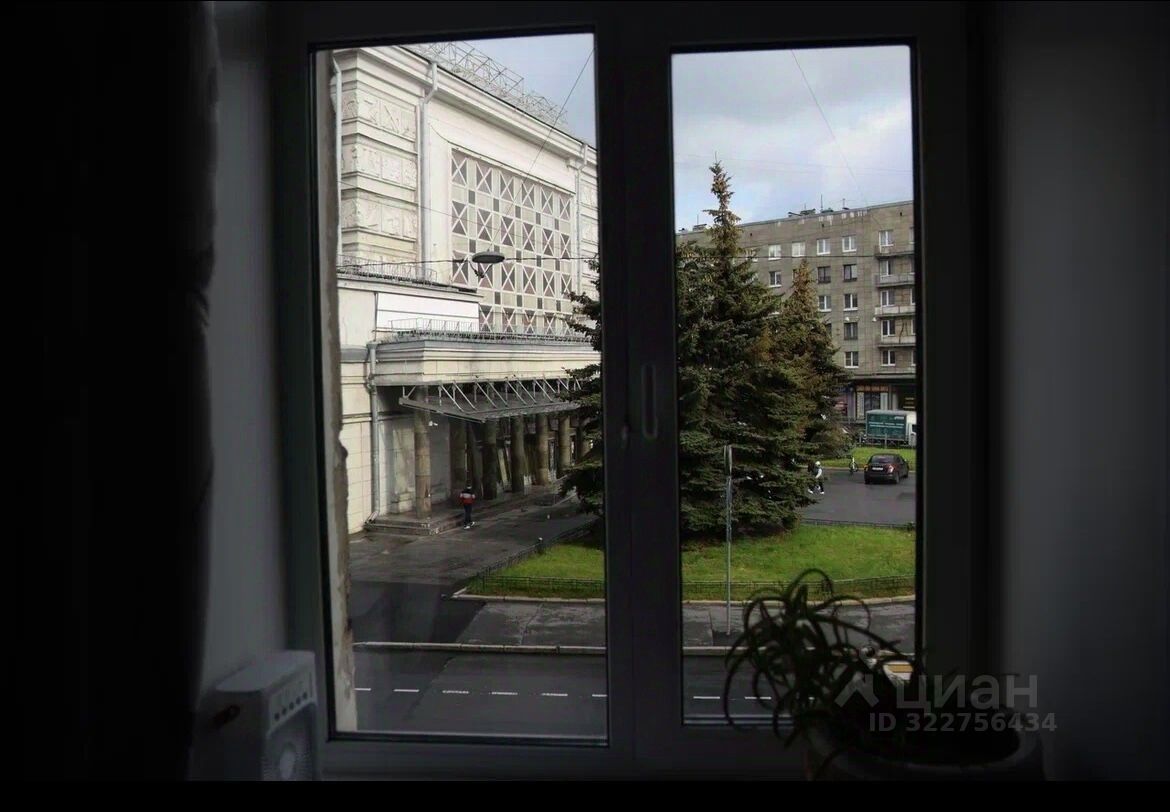 Продажа 3-комн квартиры на вторичном рынке Кондратьевский проспект, 42