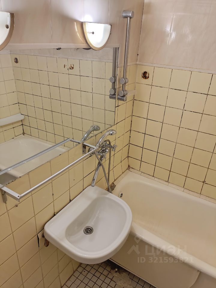 Продажа 3-комн квартиры на вторичном рынке улица Юных Ленинцев, 18К2