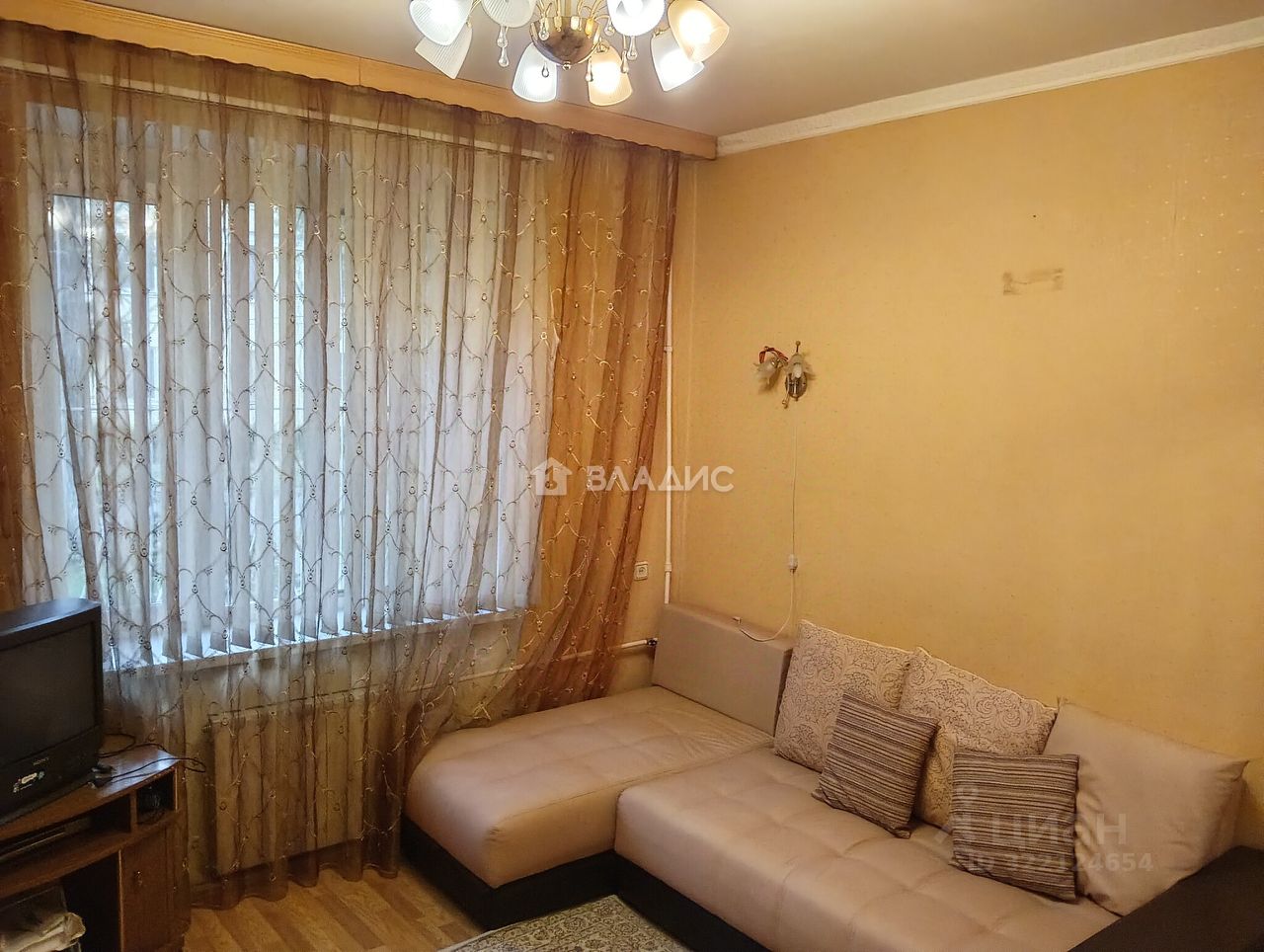Продажа 3-комн квартиры на вторичном рынке Лобня, улица Циолковского, 8