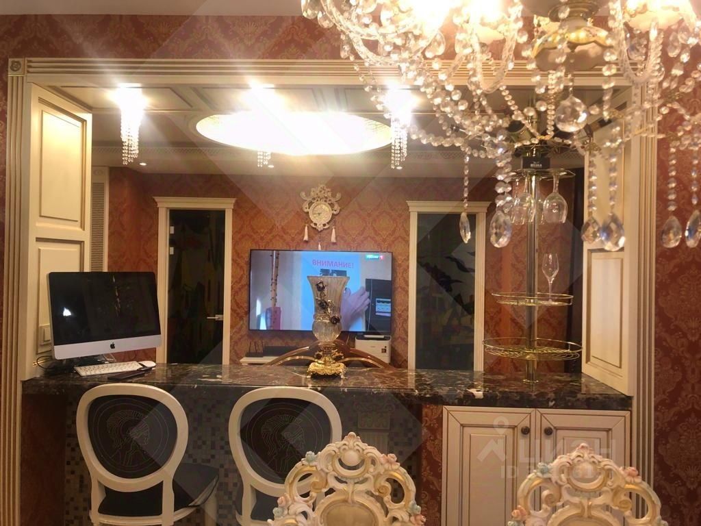 Продажа 4-комн квартиры на вторичном рынке Ломоносовский проспект, 25к3