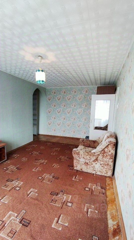 Продажа 2-комн квартиры на вторичном рынке Кириши, проспект Героев, 25