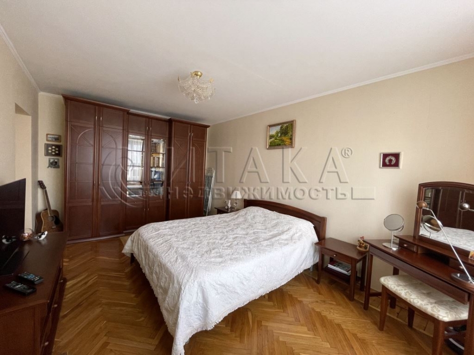 Продажа 2-комн квартиры на вторичном рынке Дрезденская,  д. 21