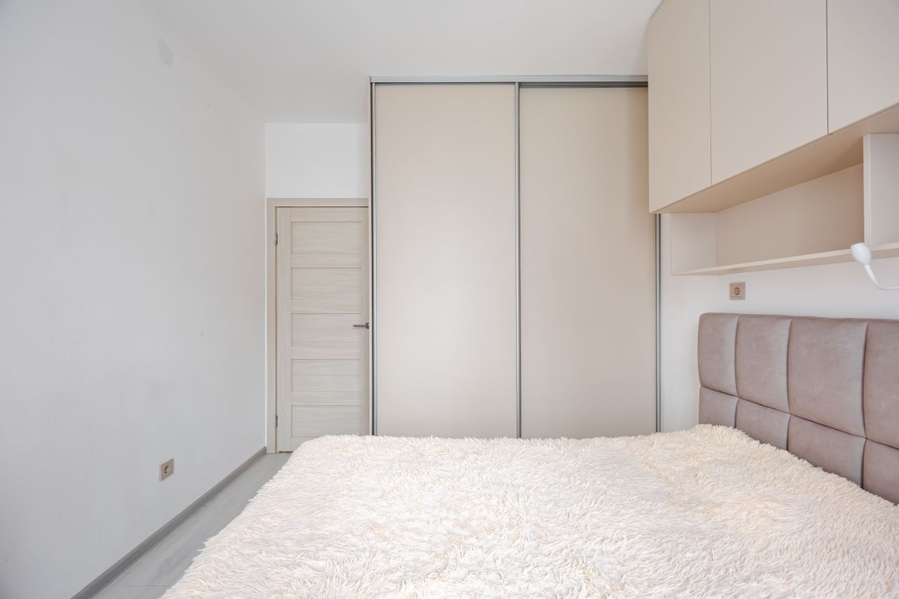 Продажа 1-комн квартиры на вторичном рынке проспект Ветеранов, 196