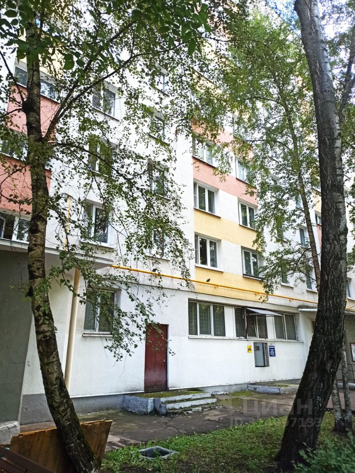 Продажа 1-комн квартиры на вторичном рынке улица Героев Панфиловцев, 12К1