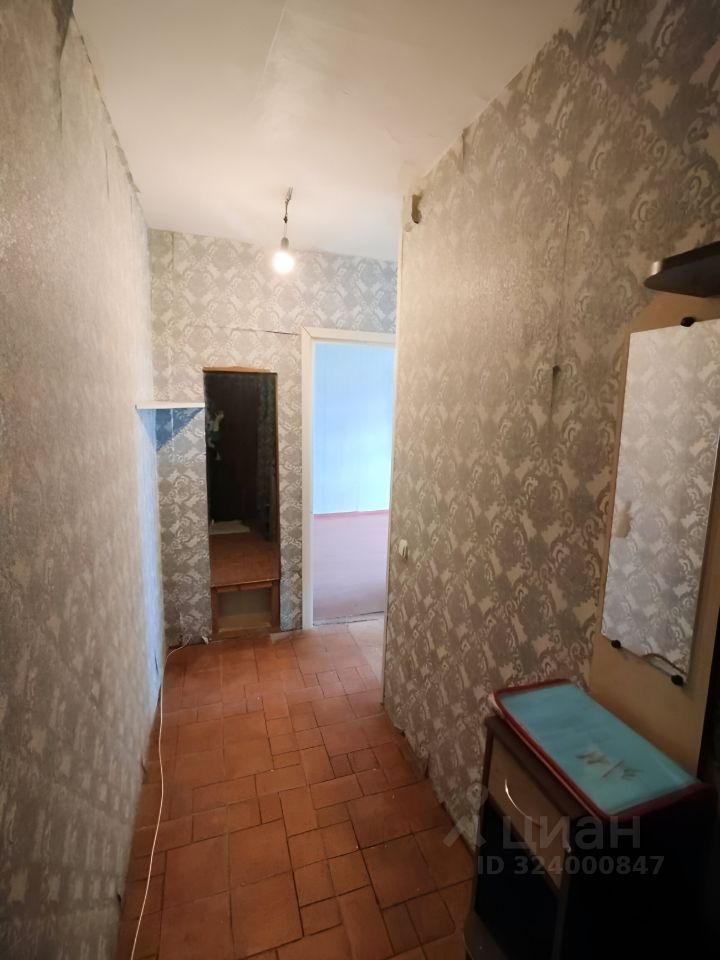 Продажа 2-комн квартиры на вторичном рынке д. Кисельня, улица Центральная, 3