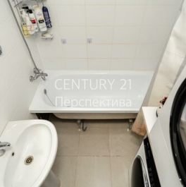 Продажа 2-комн квартиры на вторичном рынке Новохохловская улица,  д. 15 к3