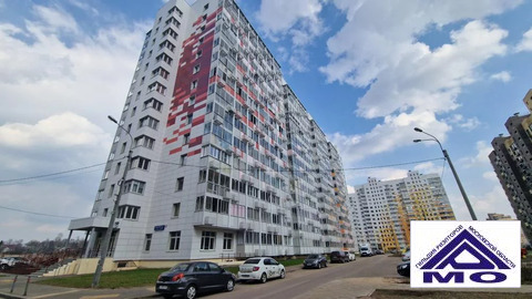 Продажа 4-комн квартиры на вторичном рынке Свердловский, улица Строителей,  д. 3