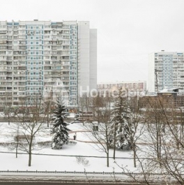 Продажа 2-комн квартиры на вторичном рынке Осенний б-р,  д. 10,  к. 1