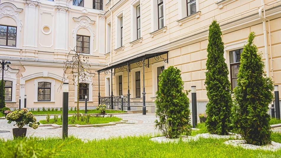 Продажа 3-комн квартиры на вторичном рынке Кутузова наб,  д. 24