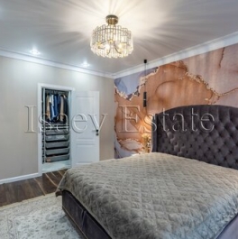 Продажа 3-комн квартиры на вторичном рынке 60-летия Октября пр-кт,  д. 17