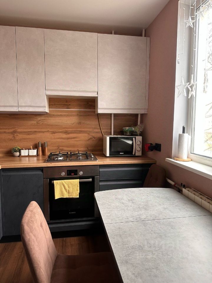 Продажа 2-комн квартиры на вторичном рынке Будапештская улица, 101К1