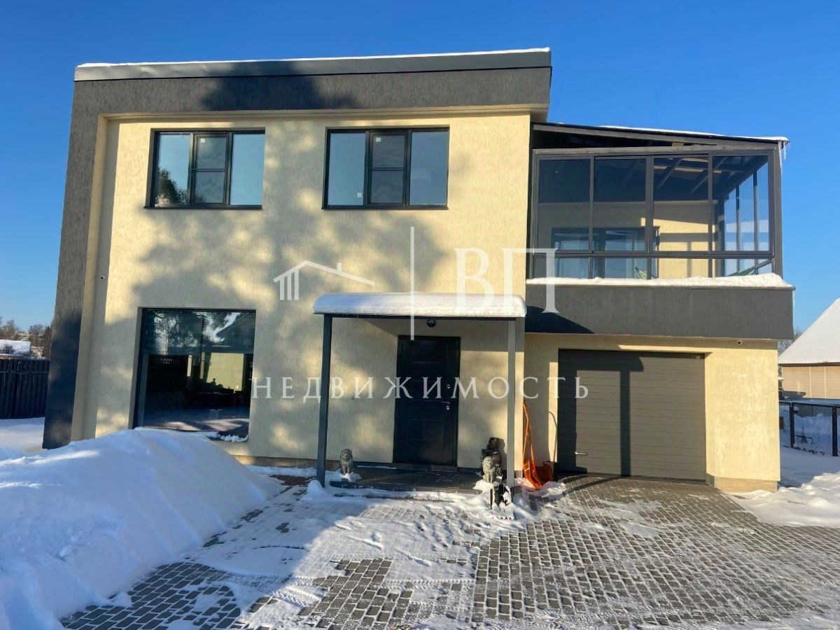 Продажа дома Ульяновка пгт, улица Льва Толстого, 16