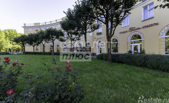 Продажа 2-комн квартиры на вторичном рынке Конюшенная улица,  д. 39