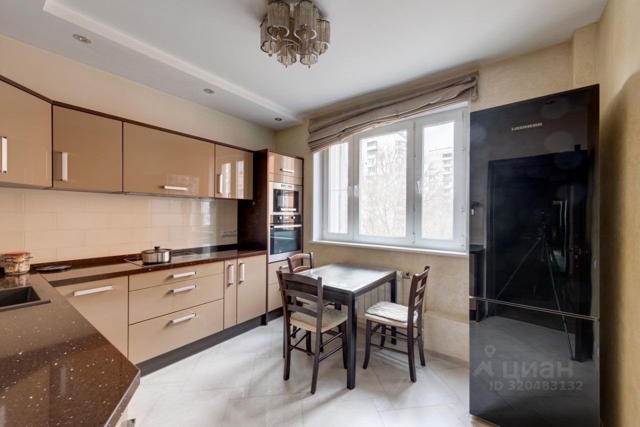 Продажа 3-комн квартиры на вторичном рынке Полярная улица, 42К1