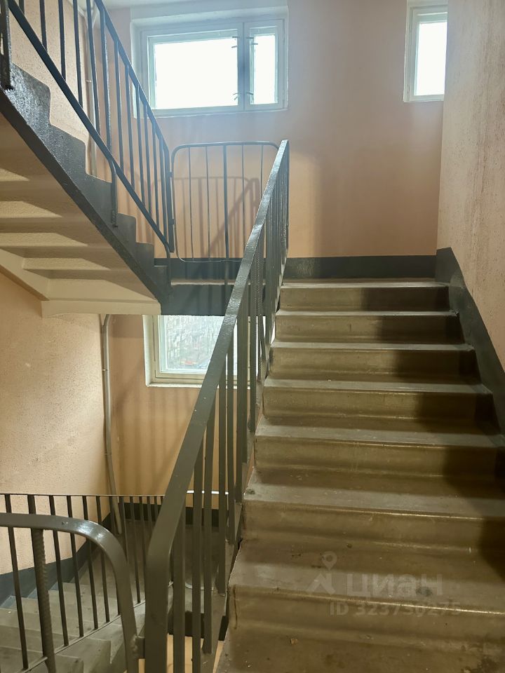 Продажа 2-комн квартиры на вторичном рынке проспект Авиаконструкторов, 13