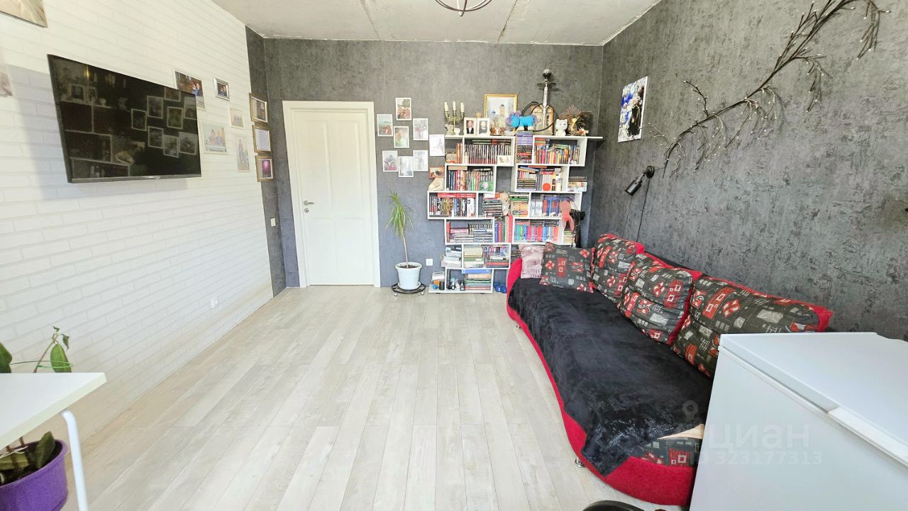 Продажа 2-комн квартиры на вторичном рынке Гатчина, улица Хохлова, 8