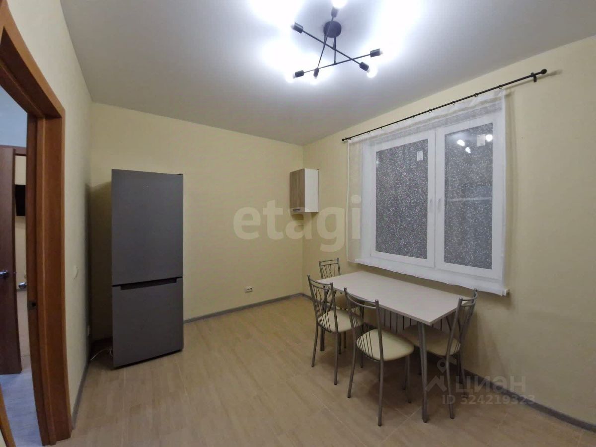 Аренда 1-комн квартиры на вторичном рынке ДЗФС мкр,  д. 15А