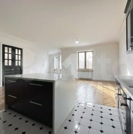 Продажа 4-комн квартиры на вторичном рынке Сеченовский переулок,  д. 3