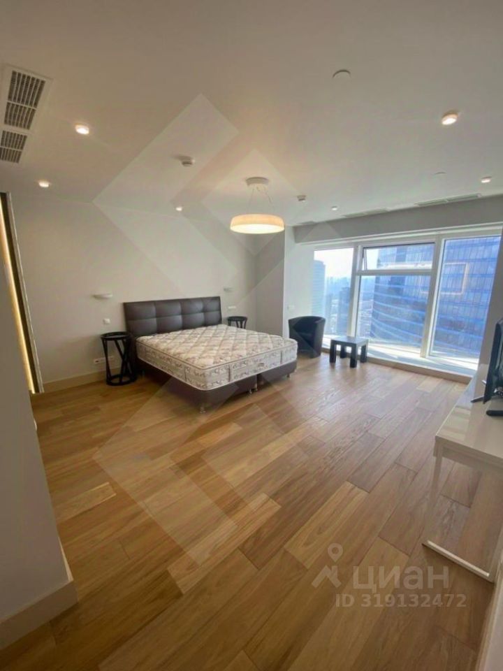 Аренда 3-комн квартиры на вторичном рынке 1-й Красногвардейский проезд, 15