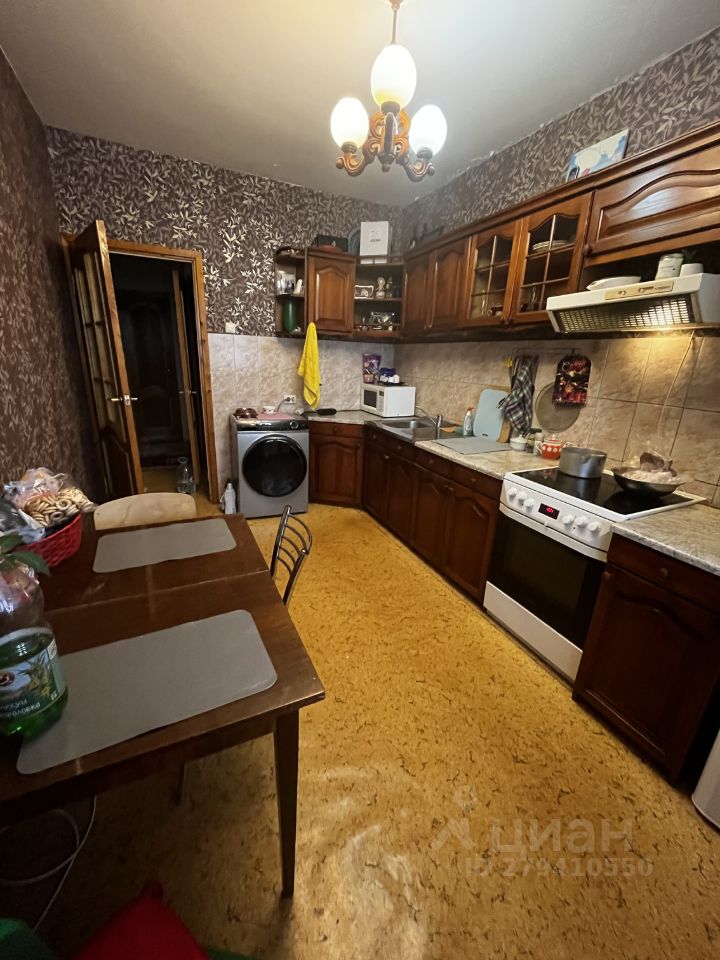 Продажа 3-комн квартиры на вторичном рынке улица Полбина, 52