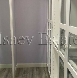Продажа 2-комн квартиры на вторичном рынке улица Гришина,  д. 16
