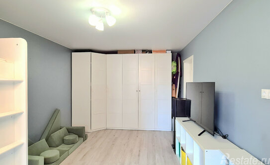 Продажа 2-комн квартиры на вторичном рынке Юнтоловский пр-кт,  д. 45,  к. 1