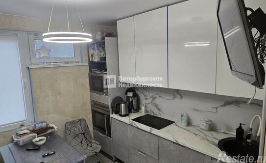 Продажа 3-комн квартиры на вторичном рынке Приморское шоссе,  д. 291