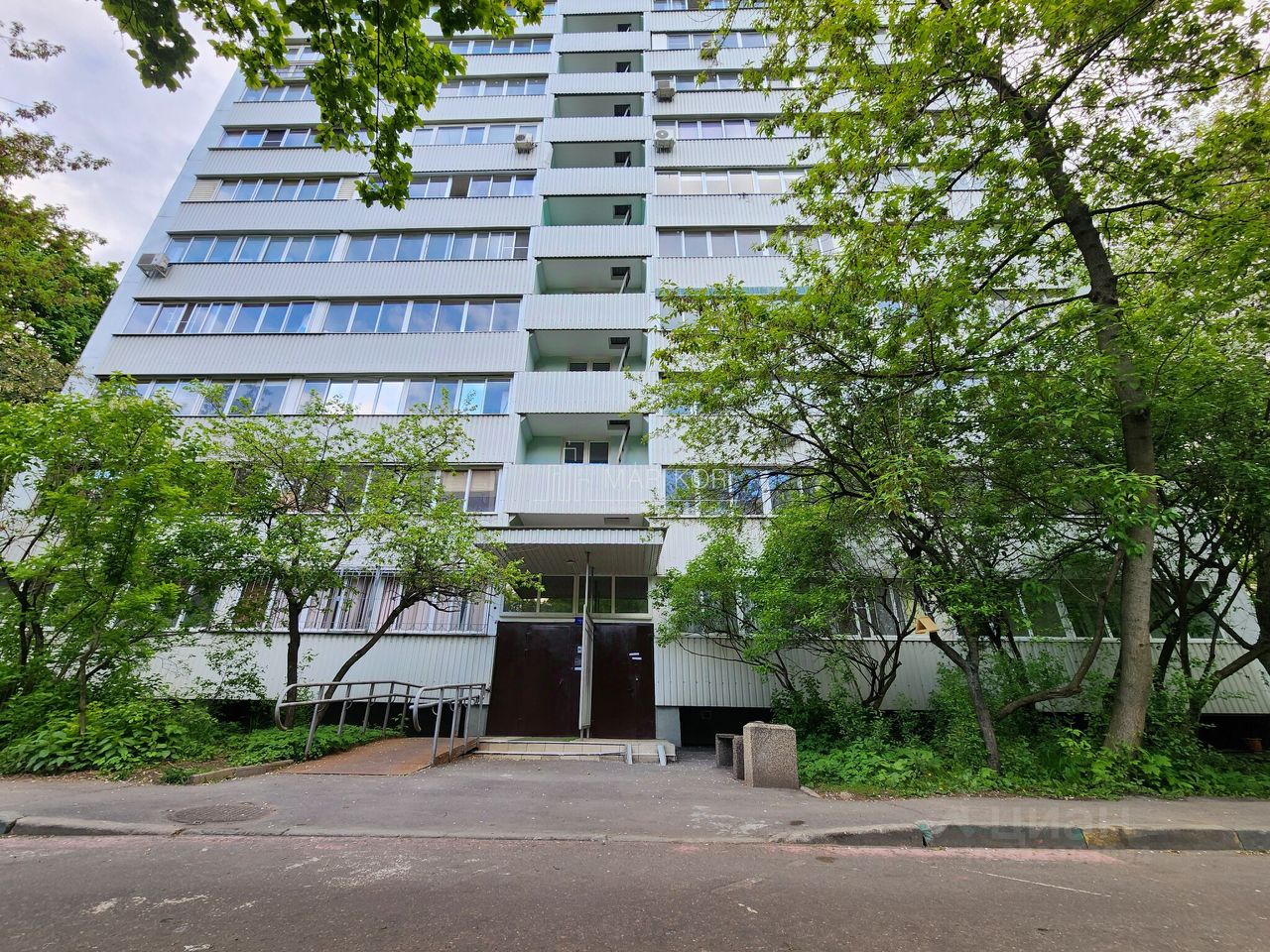 Продажа 2-комн квартиры на вторичном рынке улица Академика Павлова, 27К3