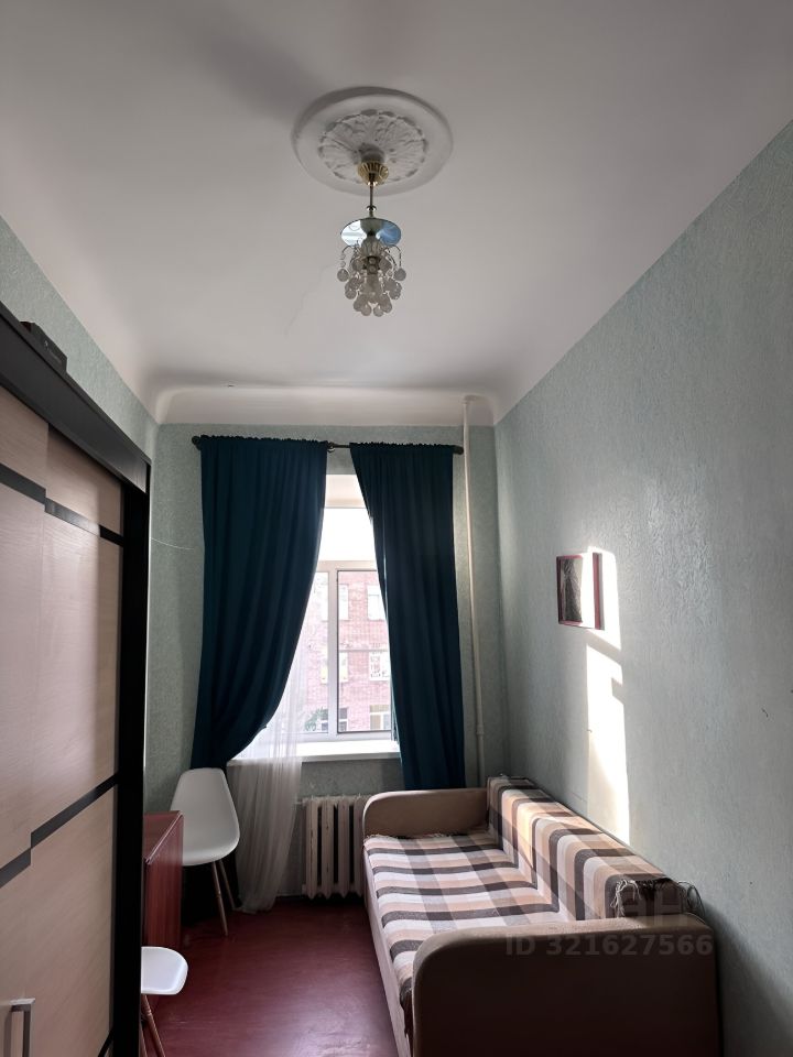 Продажа 4-комн квартиры на вторичном рынке Старо-Петергофский проспект, 37