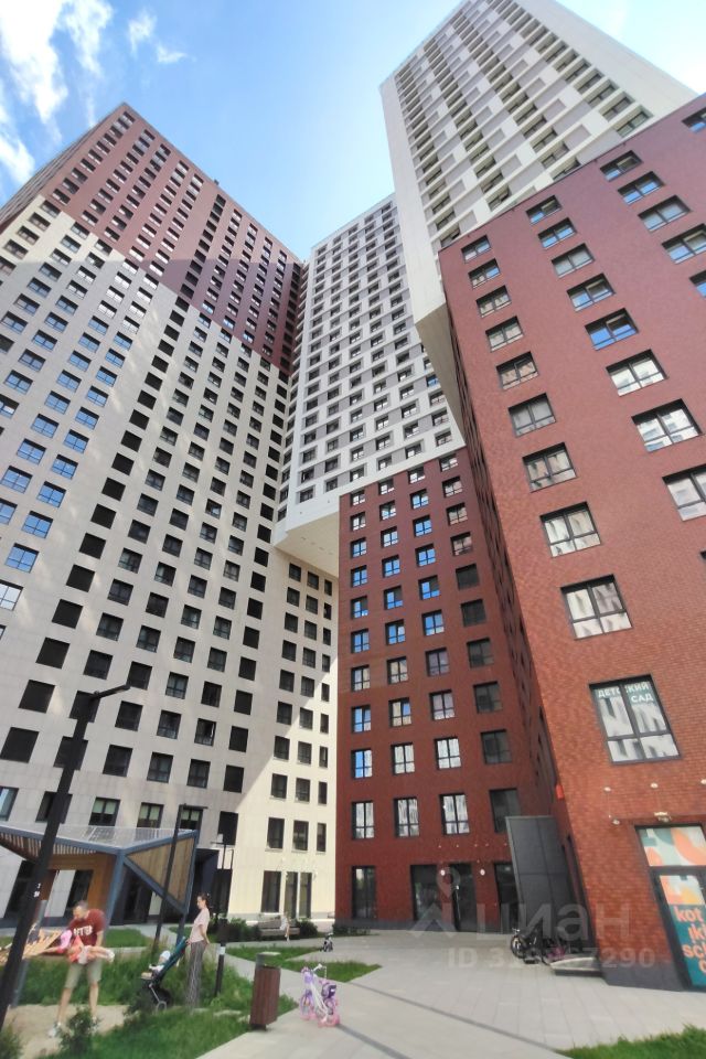 Продажа 2-комн квартиры на вторичном рынке улица Петра Алексеева, 14