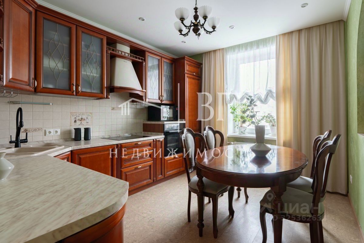 Продажа 3-комн квартиры на вторичном рынке Богатырский проспект, 22к1