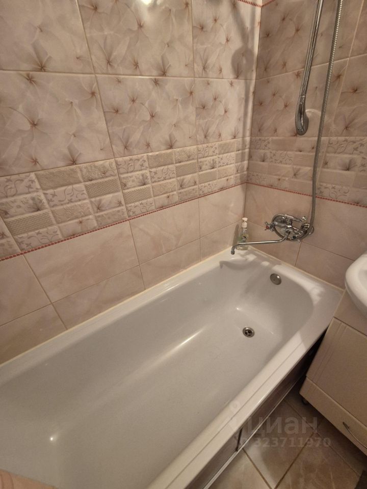 Продажа 1-комн квартиры на вторичном рынке Гатчина, улица Рощинская, 17Бк1