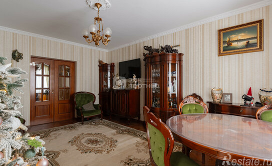 Продажа 4-комн квартиры на вторичном рынке Дыбенко ул,  д. 42