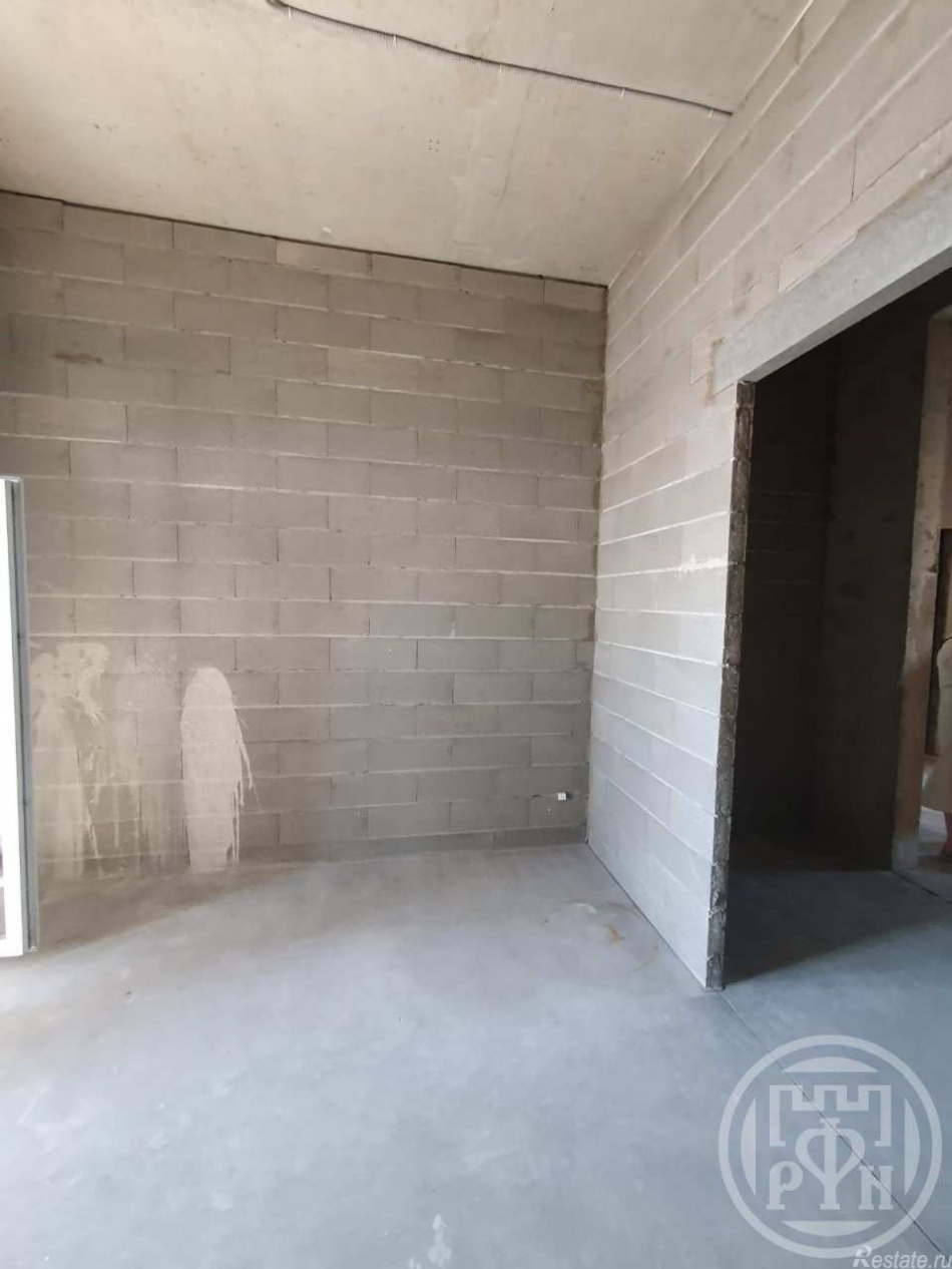 Продажа 4-комн квартиры на вторичном рынке Петровский просп.,  д. 9