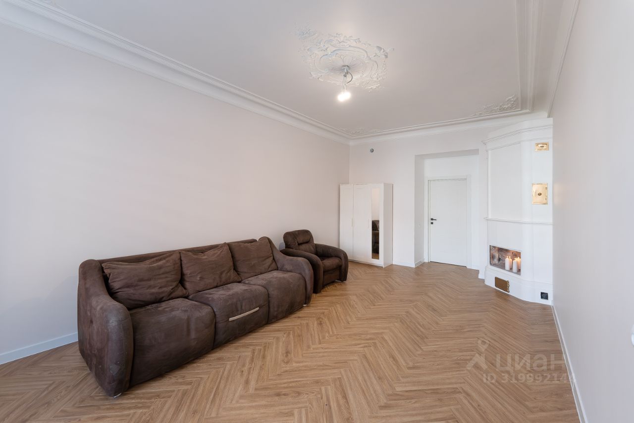 Продажа 2-комн квартиры на вторичном рынке 15-я Васильевского острова линия, 70