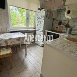 Продажа 3-комн квартиры на вторичном рынке Долгоозёрная улица,  д. 18