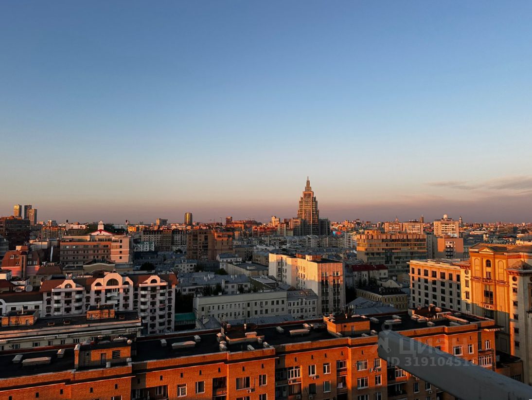 Продажа 3-комн квартиры на вторичном рынке 2-я Брестская улица, 6