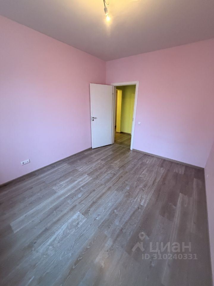 Аренда 2-комн квартиры на вторичном рынке Парашютная улица, 58