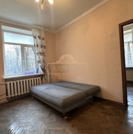 Продажа 4-комн квартиры на вторичном рынке улица Полярников,  д. 7