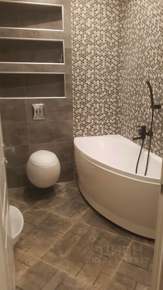 Аренда 3-комн квартиры на вторичном рынке улица Чароитовая, 1к1