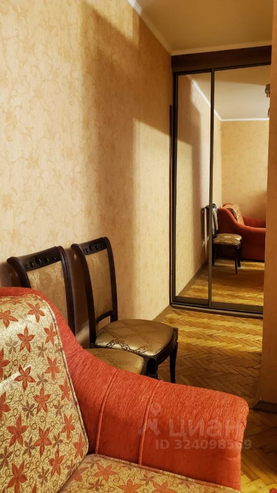 Продажа 2-комн квартиры на вторичном рынке Новозаводская улица,  д. 2К5