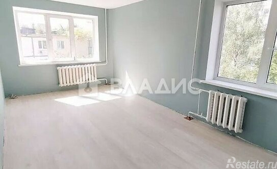 Продажа 4-комн квартиры на вторичном рынке Холодово, Коммунистическая улица,  д. 17