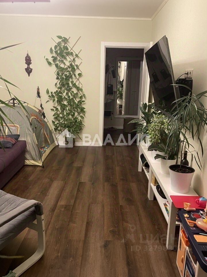 Продажа 2-комн квартиры на вторичном рынке пос. Бугры, улица Школьная,  д. 7