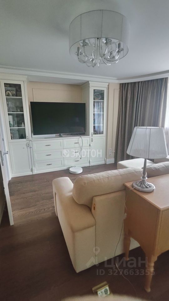 Продажа 2-комн квартиры на вторичном рынке пос. Стрельна, Львовская улица, 1