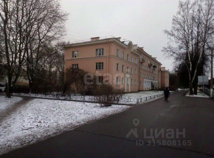 Продажа 2-комн квартиры на вторичном рынке Петергоф, Санкт-Петербургский проспект, 52